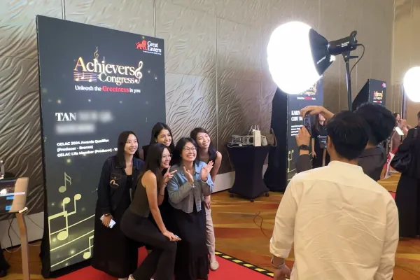 Award name display event engagement tool